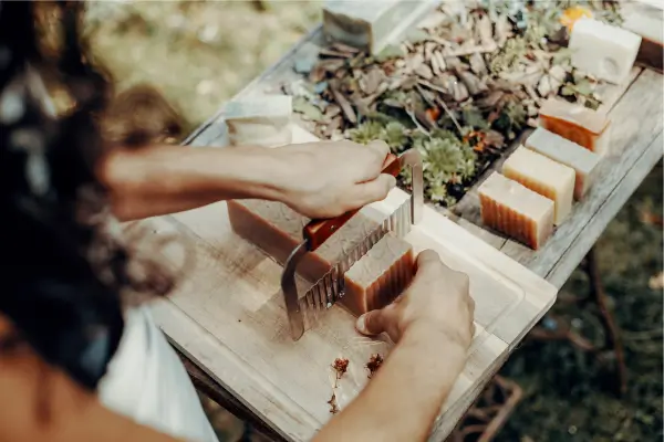 A Arte da Fabricação de Sabonetes Naturais: Receitas e Dicas Essenciais